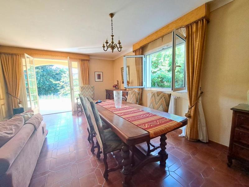 Maison - 180 m² - 9 pièces