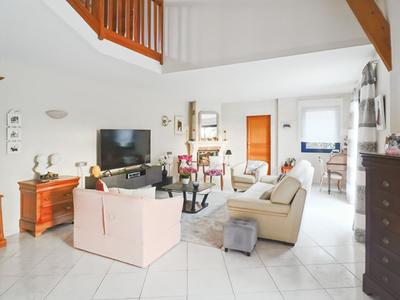 Maison - 220 m² - 7 pièces