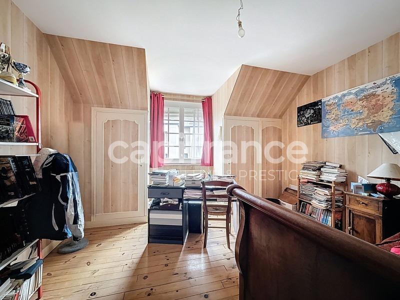 Maison - 305 m² - 9 pièces