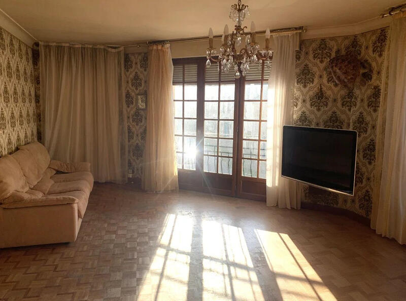 Maison - 194 m² - 13 pièces