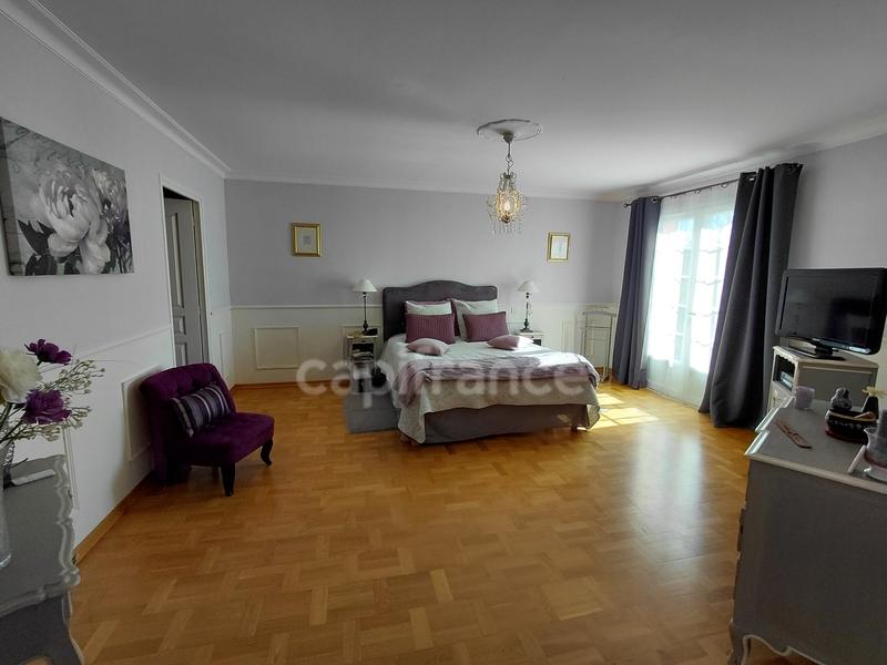 Villa - 295 m² - 8 pièces