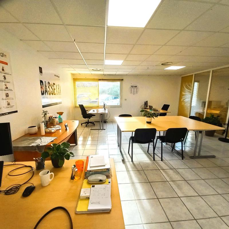 Bureau - 64 m²