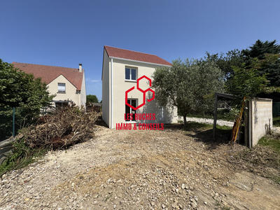 Maison traditionnelle - 93 m² - 4 pièces