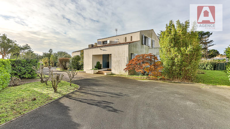 Maison - 290 m² - 12 pièces