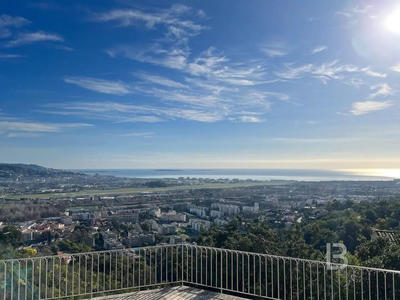 Maison - 307 m² - 7 pièces