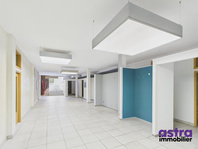 Local commercial - 1 243 m²