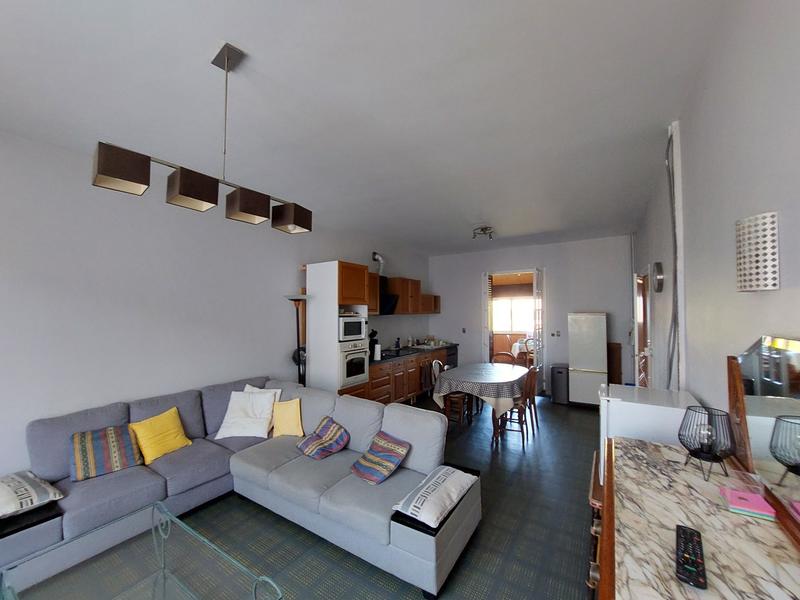 Maison - 221 m² - 8 pièces