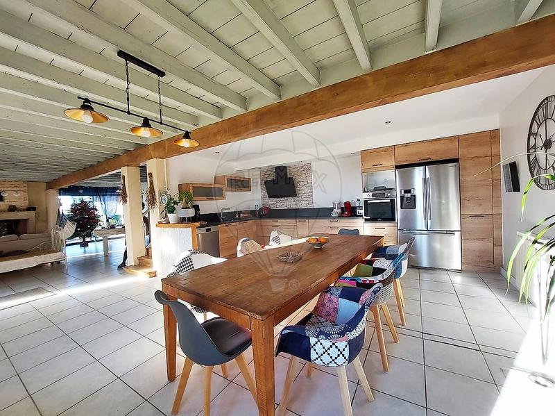 Maison - 250 m² - 7 pièces