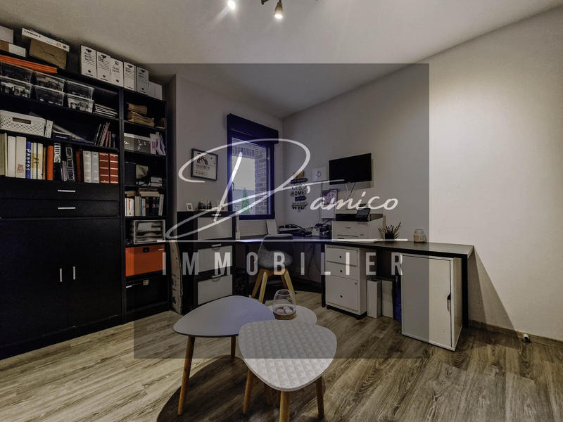 Maison - 214 m² - 10 pièces