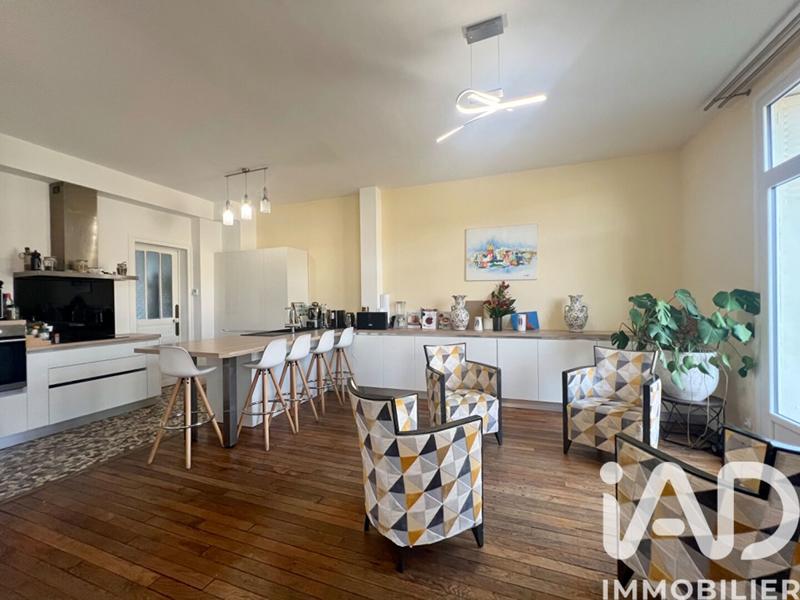 Maison - 244 m² - 9 pièces