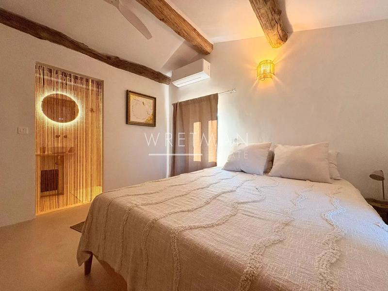 Maison - 240 m² - 8 pièces