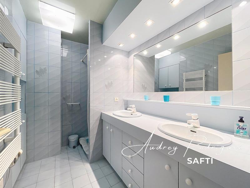 Maison - 217 m² - 6 pièces