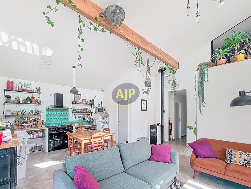 Maison - 99 m² - 5 pièces