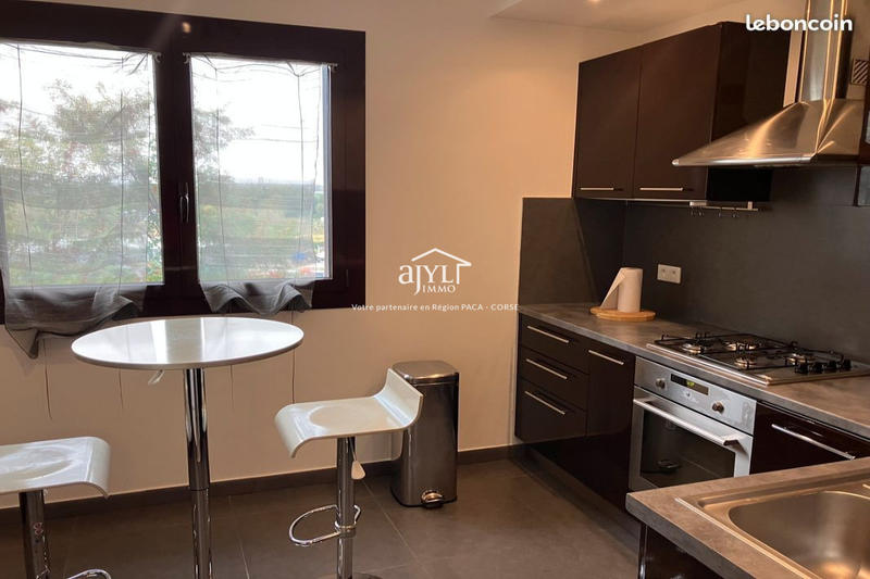 Appartement - 80 m² - 4 pièces