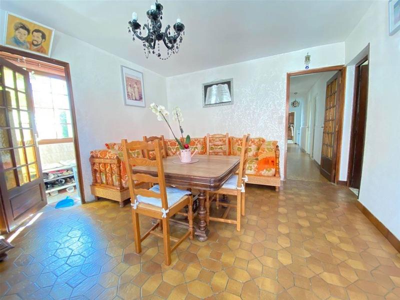 Maison - 238 m² - 10 pièces