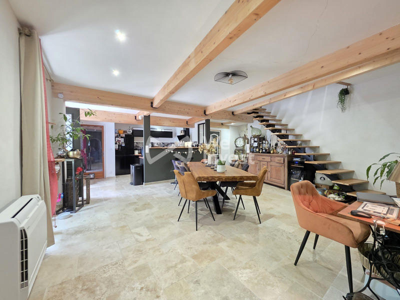 Maison - 280 m² - 8 pièces