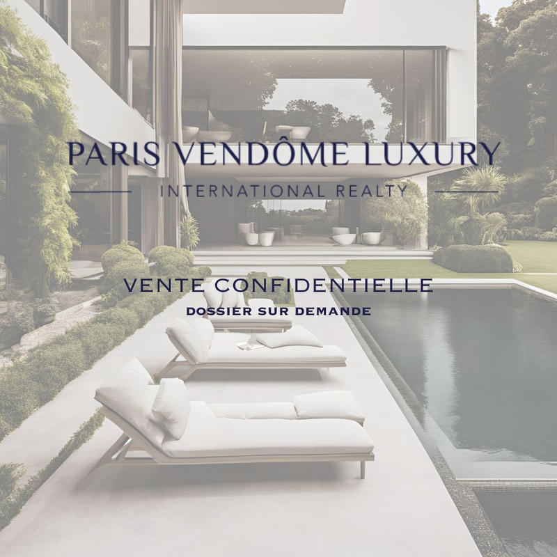 Maison - 850 m² - 15 pièces