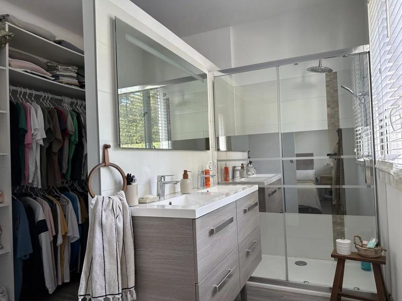 Maison - 220 m² - 7 pièces