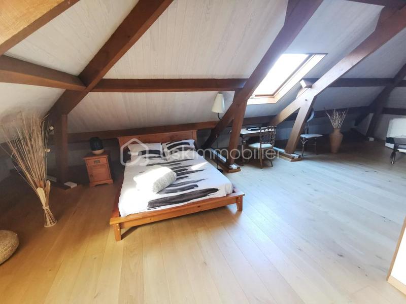 Maison - 205 m² - 6 pièces