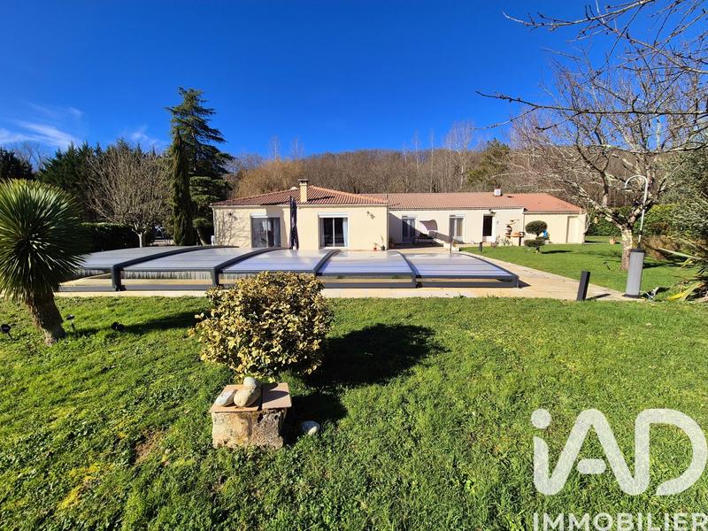 Maison - 180 m² - 5 pièces