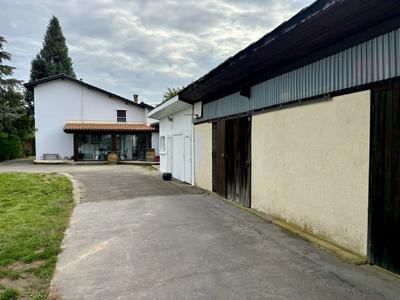 Maison traditionnelle - 195 m² - 6 pièces