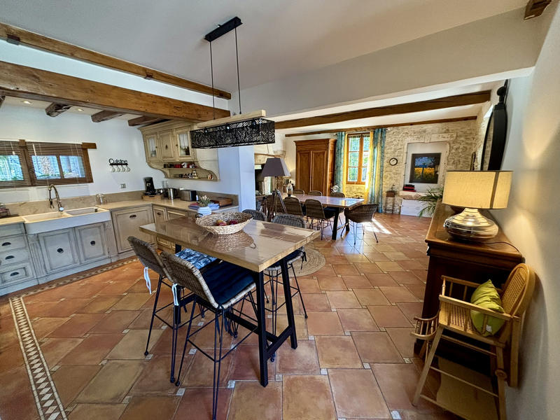 Mas - 260 m² - 12 pièces