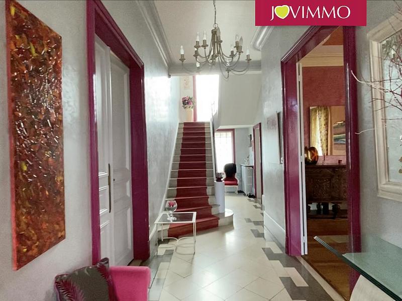 Maison - 285 m² - 9 pièces