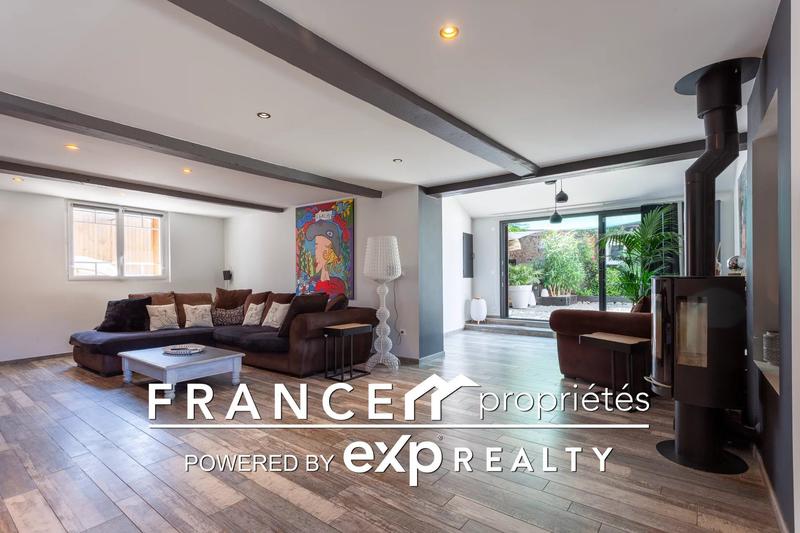 Maison - 245 m² - 7 pièces