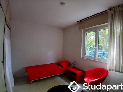 Chambre - 11 m² - 1 pièce