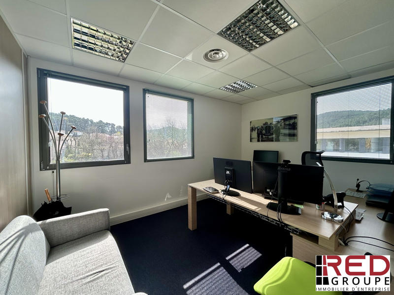 Bureau - 90 m² - 6 pièces