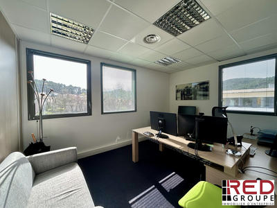 Bureau - 90 m² - 6 pièces