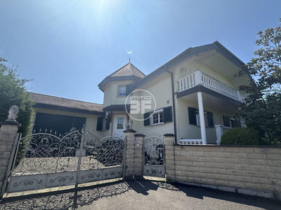 Maison - 356 m² - 8 pièces