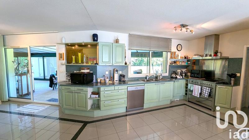 Maison - 250 m² - 8 pièces