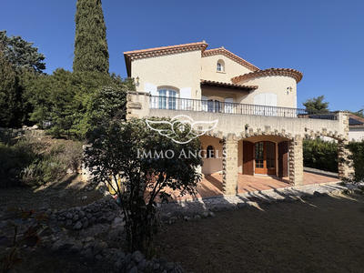 Maison - 213 m² - 7 pièces