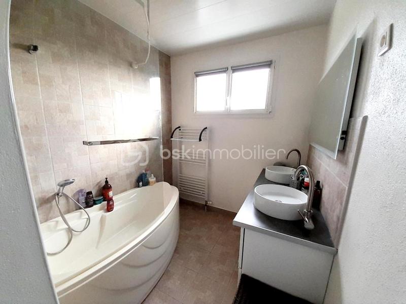 Maison traditionnelle - 183 m² - 7 pièces