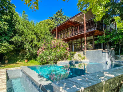 Propriété - 300 m² - 8 pièces