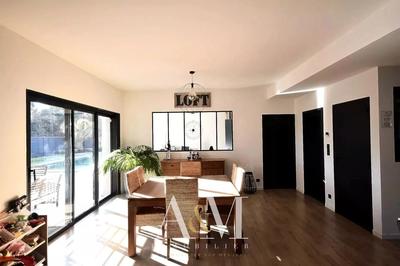 Maison - 260 m² - 7 pièces