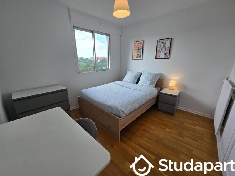 Chambre - 11 m² - 1 pièce