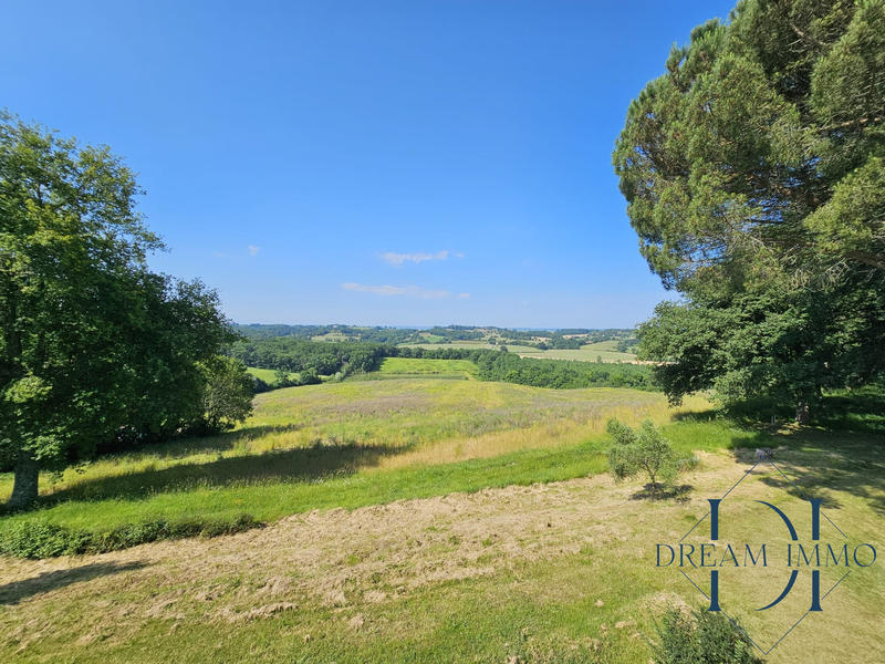 Maison - 420 m² - 11 pièces