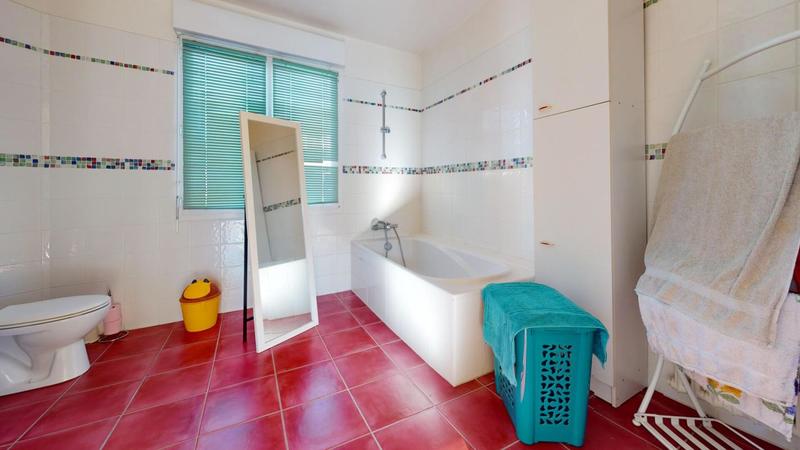 Maison - 180 m² - 7 pièces