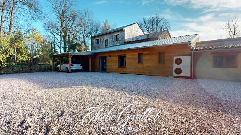 Demeure - 290 m² - 11 pièces