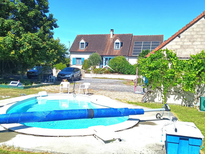 Maison traditionnelle - 244 m² - 8 pièces