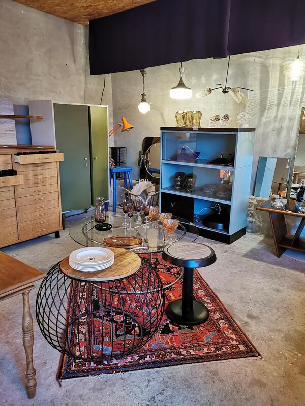 Vide atelier (meubles, tables, chaises, objets déco, luminaires, vaisselle...)