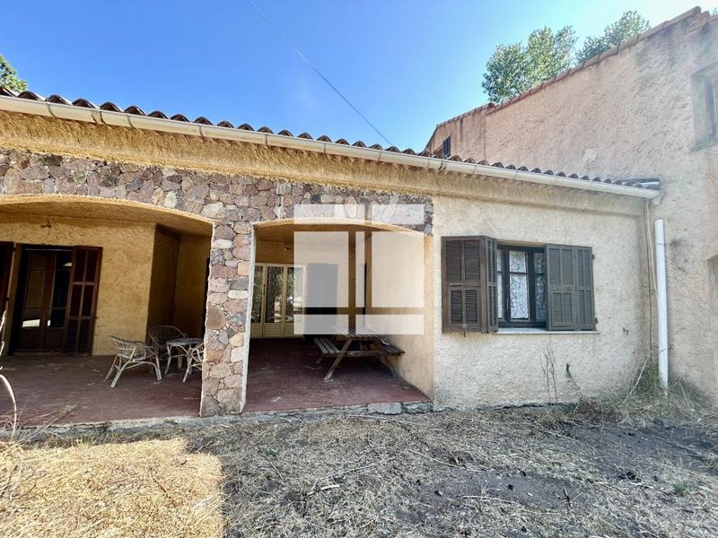 Maison - 260 m² - 9 pièces