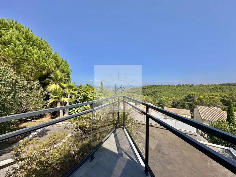 Maison - 228 m² - 9 pièces