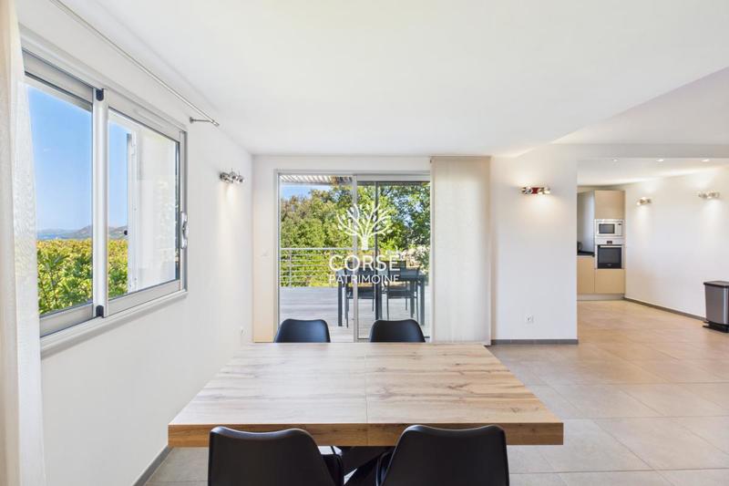 Villa - 220 m² - 8 pièces