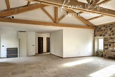 Maison - 300 m² - 5 pièces