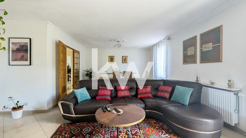 Maison - 184 m² - 8 pièces