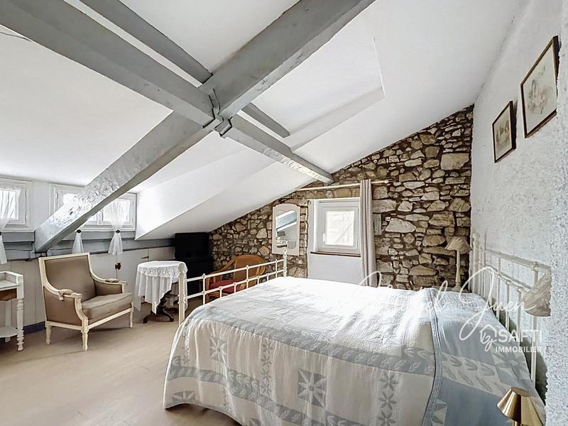 Maison - 253 m² - 5 pièces