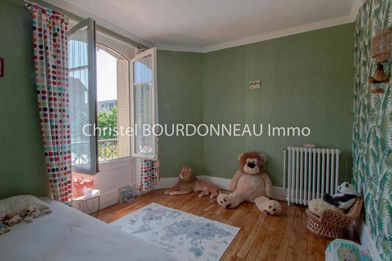 Maison - 201 m² - 9 pièces